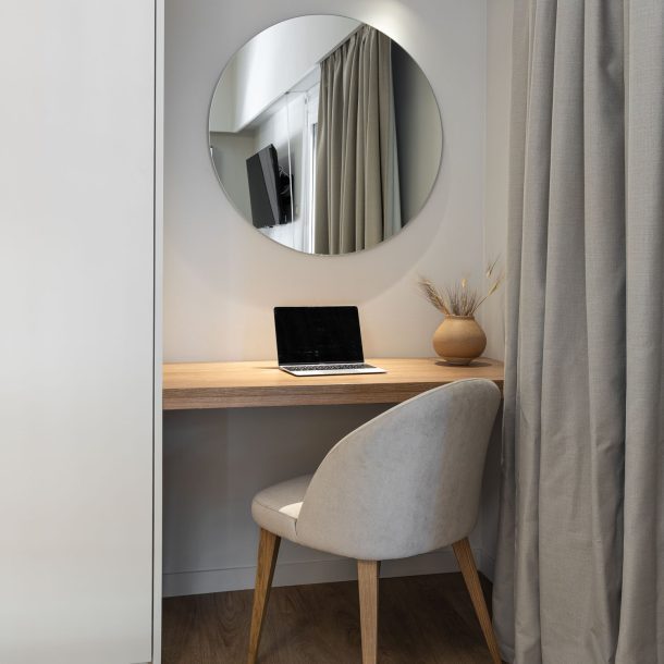 beehive apartments kipseli athens desk area