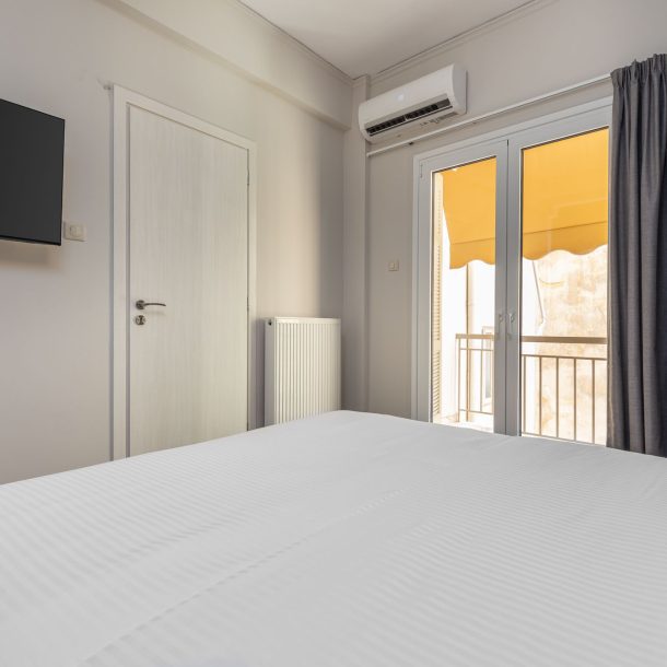 beehive apartments kipseli athens double bedroom with balcony