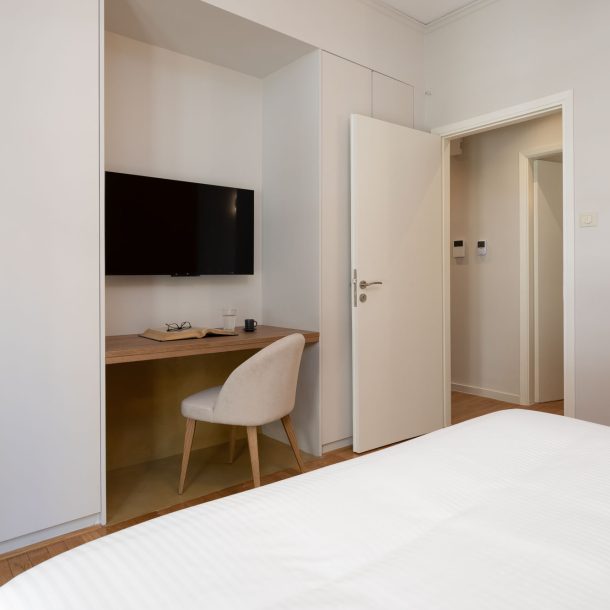 beehive apartments kipseli athens double bedroom with desk area