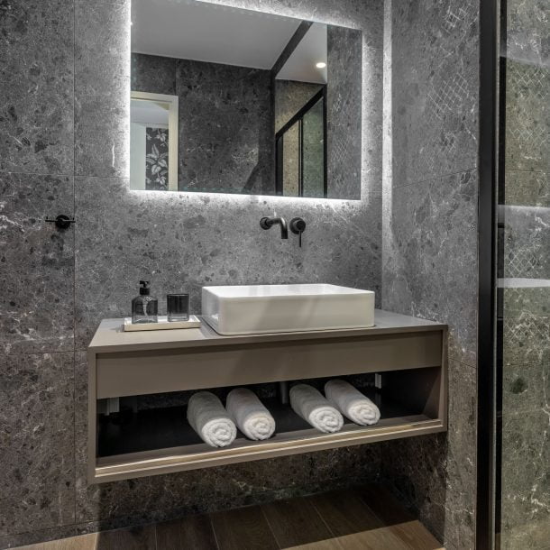 beehive apartments kipseli athens master bathroom