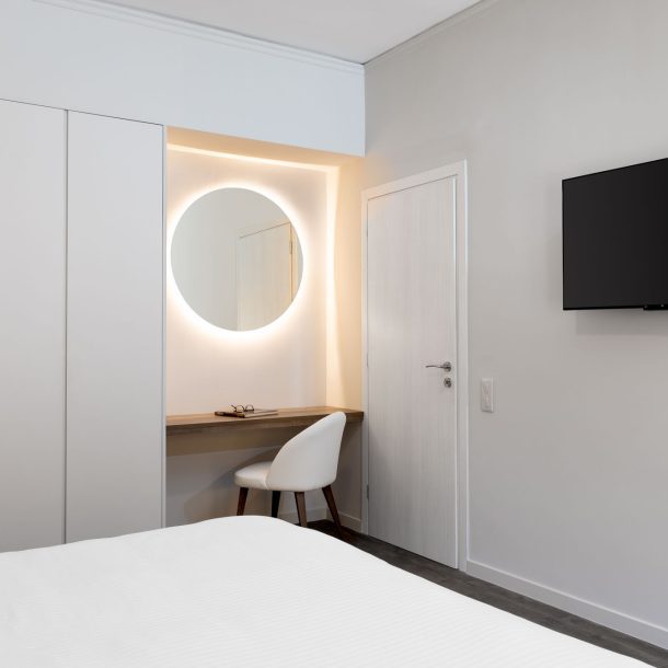 beehive apartments kipseli athens desk area