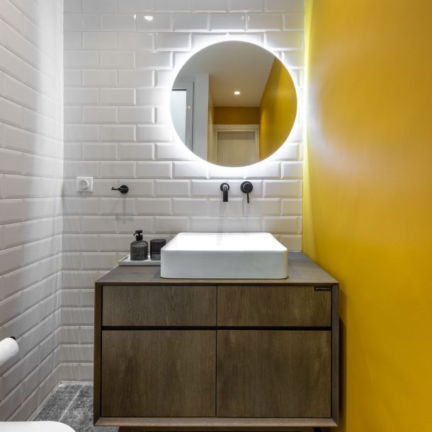 beehive apartments kipseli athens bathroom