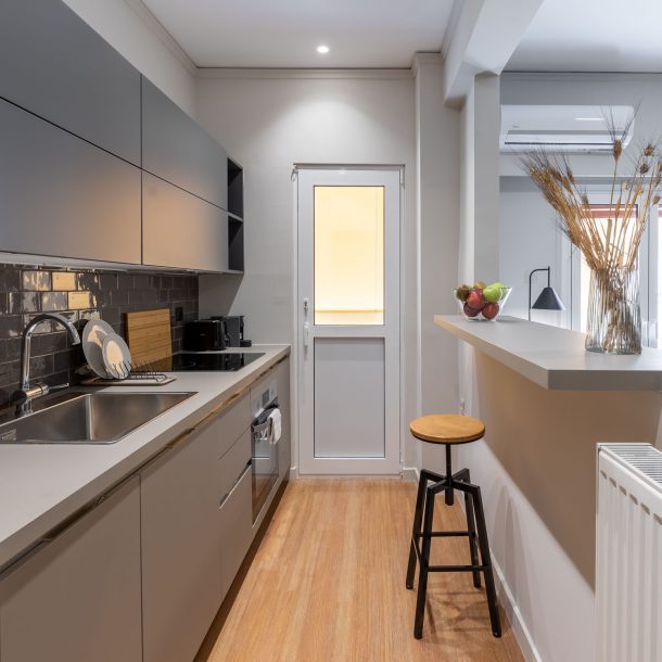 beehive apartments kipseli athens kitchen with sitting area